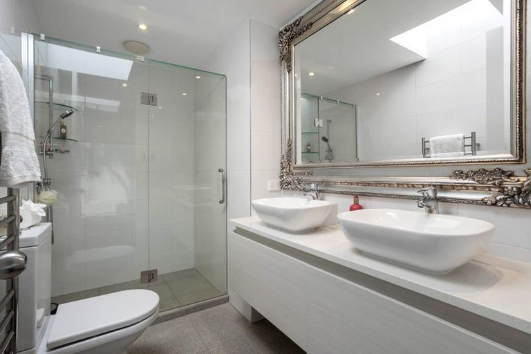 Photo of property in 2/3 Craig Road, Milford, Auckland, 0620