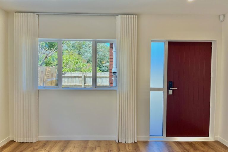 Photo of property in 7b Hanson Place, West Harbour, Auckland, 0618