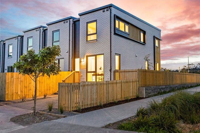 Photo of property in 216 Henwood Road, Westgate, 0814