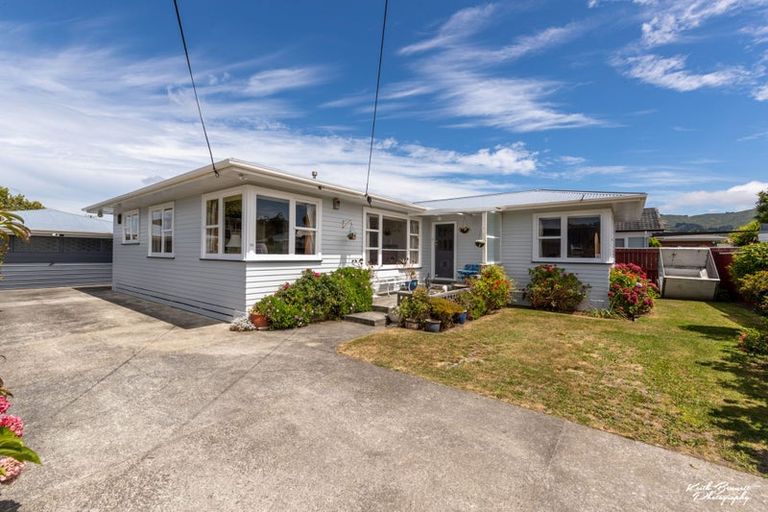 Photo of property in 33 Garden Road, Avalon, Lower Hutt, 5011