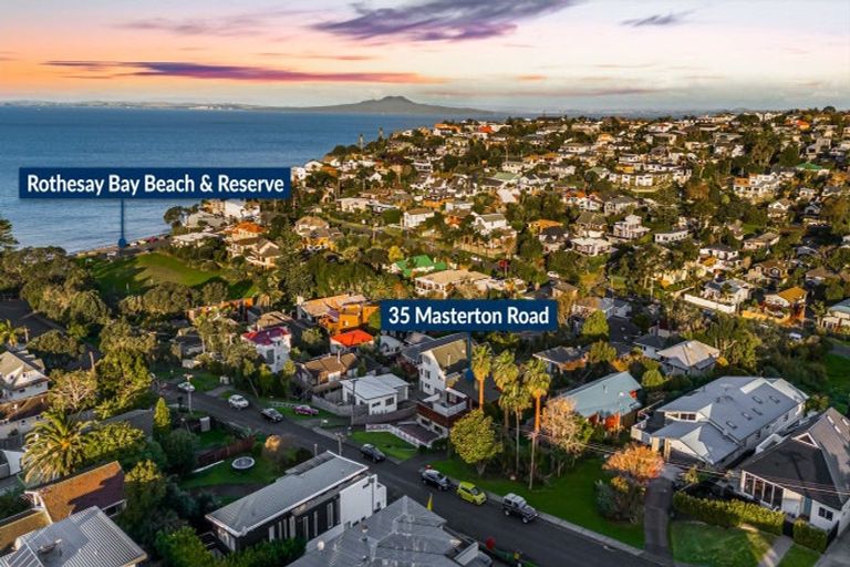 Photo of property in 35 Masterton Road, Rothesay Bay, Auckland, 0630