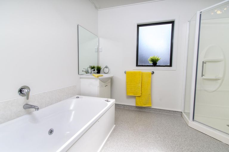 Photo of property in 8b Mckellar Court, Cromwell, 9310