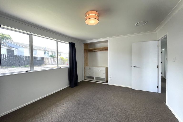 Photo of property in 28 Hueglow Rise, West Harbour, Auckland, 0618