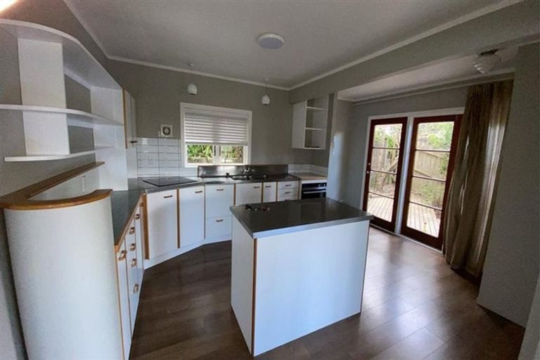 Photo of property in 1b Montana Avenue, Murrays Bay, Auckland, 0630