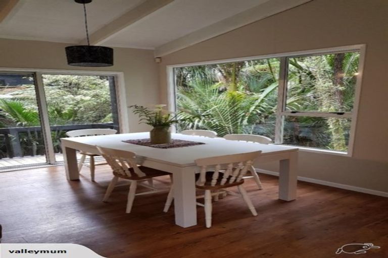 Photo of property in 16 Napuka Road, Henderson Valley, Auckland, 0612