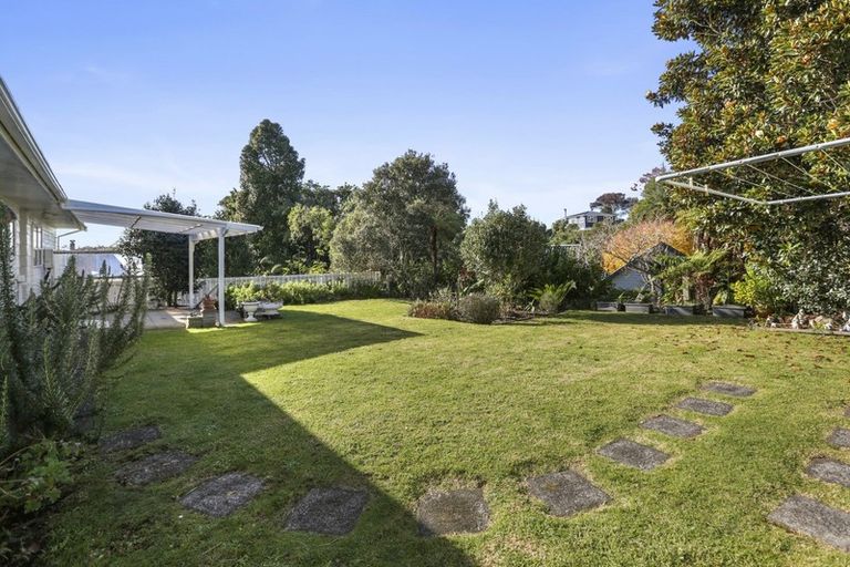 Photo of property in 28 Riversdale Drive, Merrilands, New Plymouth, 4312