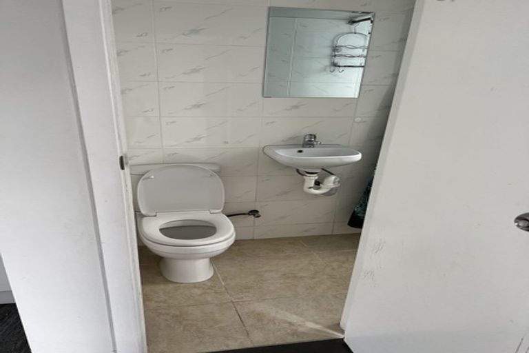 Photo of property in 41 Thornlow Street, Glendene, Auckland, 0602