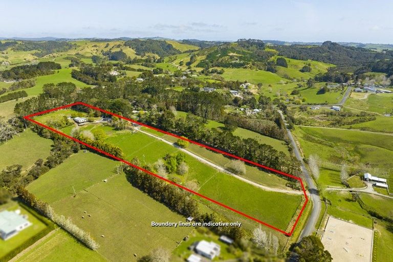 Photo of property in 65 Annett Road, Kumeu, 0891
