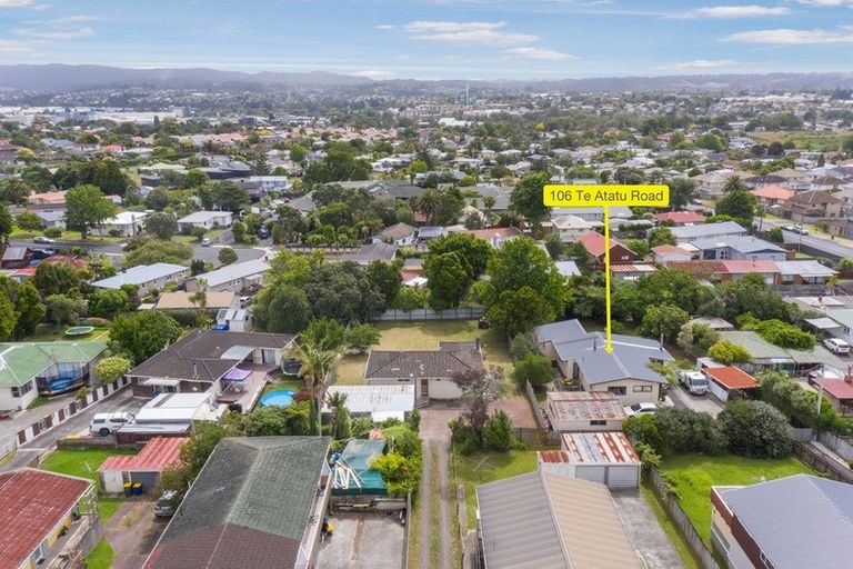 Photo of property in 106 Te Atatu Road, Te Atatu South, Auckland, 0610
