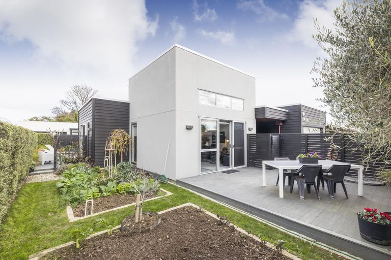 Photo of property in 76a Stanley Avenue, Palmerston North, 4414