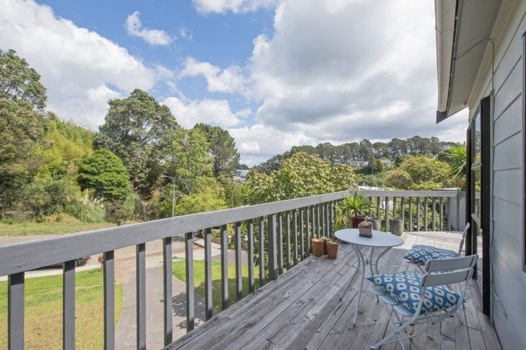 Photo of property in 9 Telephone Road, Birkenhead, Auckland, 0626