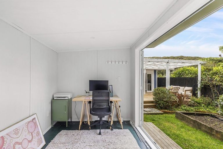 Photo of property in 65 Airlie Road, Plimmerton, Porirua, 5026