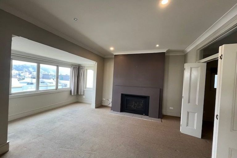Photo of property in 10 Hawker Street, Mount Victoria, Wellington, 6011