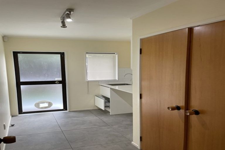 Photo of property in 2/13 Naviti Place, Browns Bay, Auckland, 0630