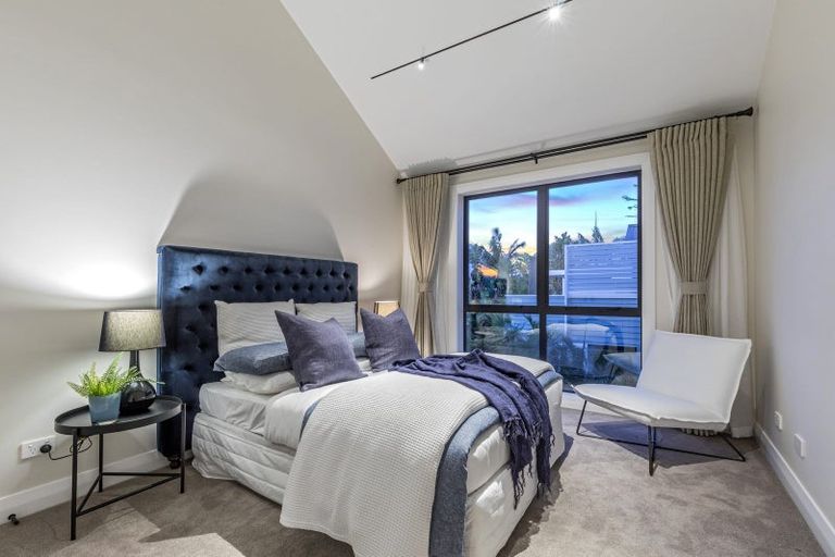 Photo of property in 1a Tiri Road, Takapuna, Auckland, 0620