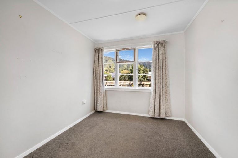 Photo of property in 27 Oxford Street, Picton, 7220