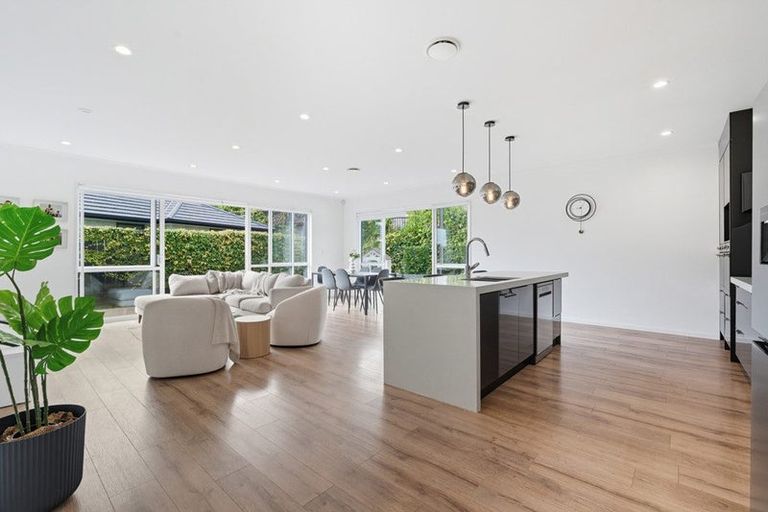 Photo of property in 3 Dida Park Drive, Kumeu, 0810