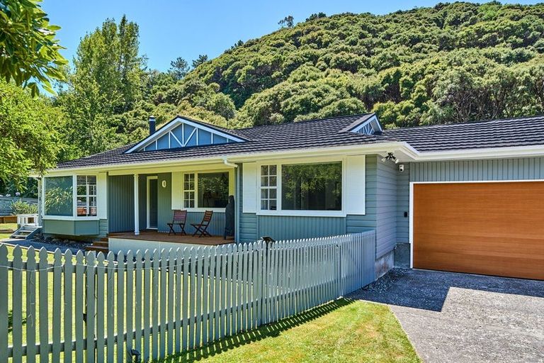 Photo of property in 15 Charthouse Lane, Whitby, Porirua, 5024