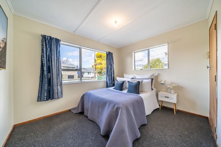 Photo of property in 31 Aniseed Grove, Timberlea, Upper Hutt, 5018