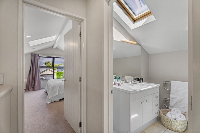 Photo of property in 10 Premier Place, Arrowtown, 9302