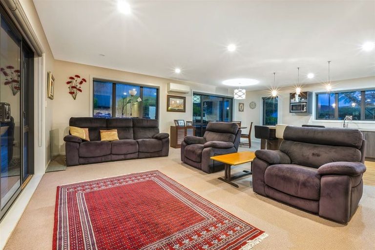 Photo of property in 6 Tasman Close, Aotea, Porirua, 5024