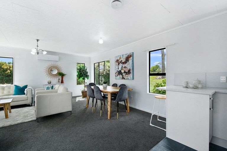 Photo of property in 39 Meadowvale Rise, Titirangi, Auckland, 0604