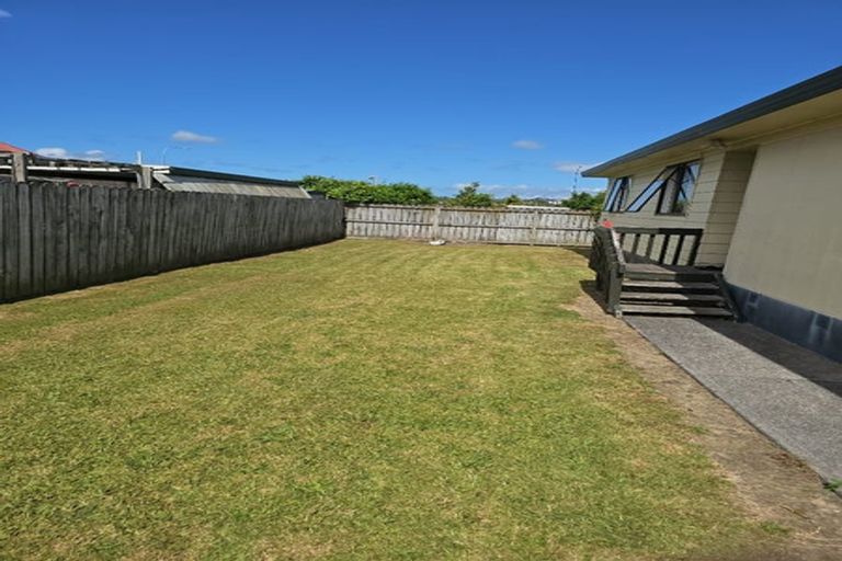 Photo of property in 2/21 Penion Drive, Flat Bush, Auckland, 2023