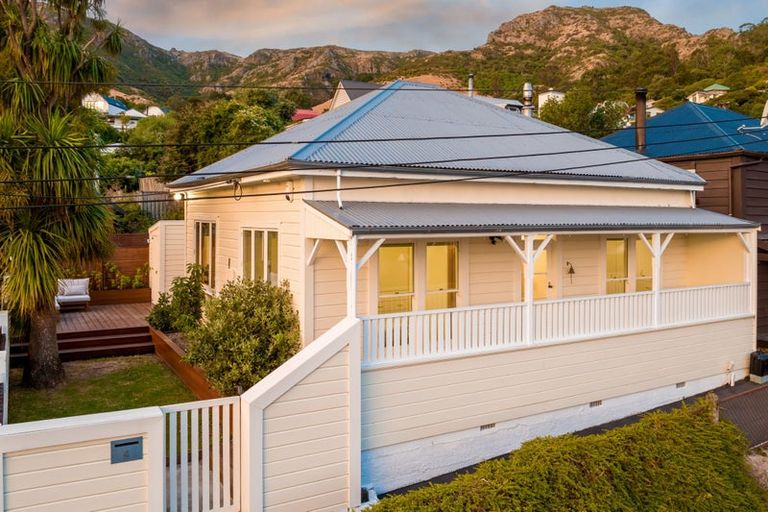 Photo of property in 4 Ripon Street, Lyttelton, 8082