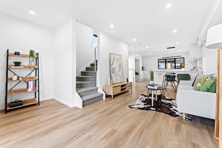 Photo of property in 9 Dotterel Place, Westgate, Auckland, 0614