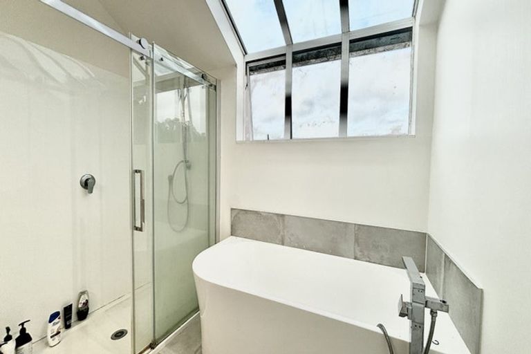 Photo of property in 9 Selkirk Way, Karori, Wellington, 6012