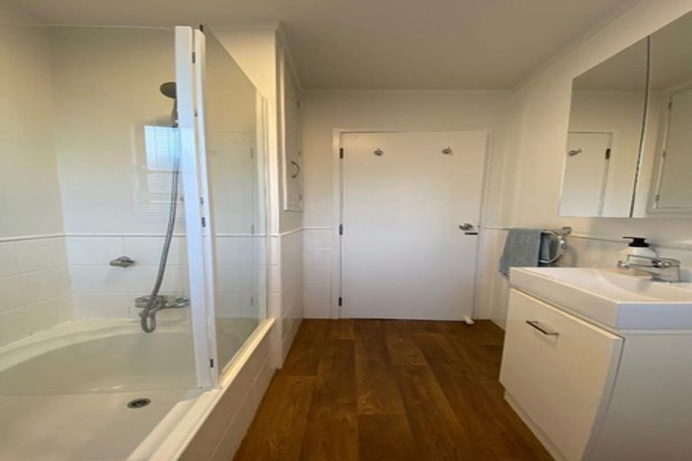 Photo of property in 3/9 Fuchsia Place, Birkdale, Auckland, 0626