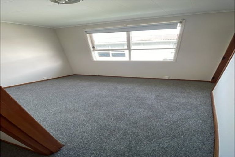 Photo of property in 50 Gossamer Drive, Pakuranga Heights, Auckland, 2010