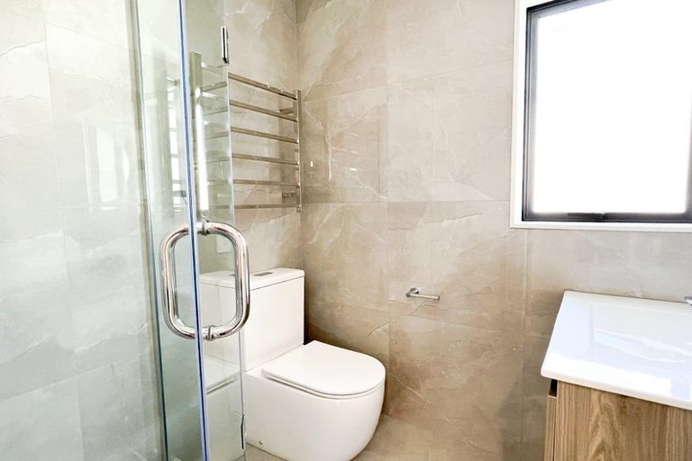 Photo of property in 15 Arahopu Place, Papakura, 2110