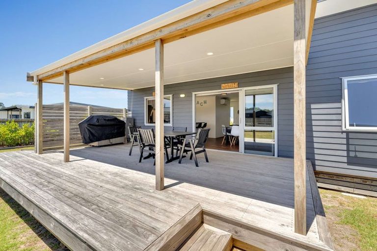 Photo of property in 112 Mahoe Place, Matarangi, Whitianga, 3592