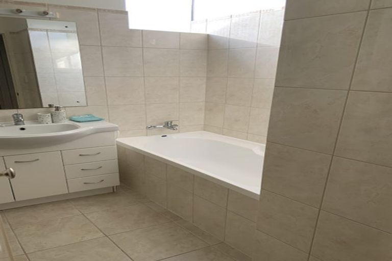 Photo of property in 2h Weranui Road, Waiwera, Orewa, 0994