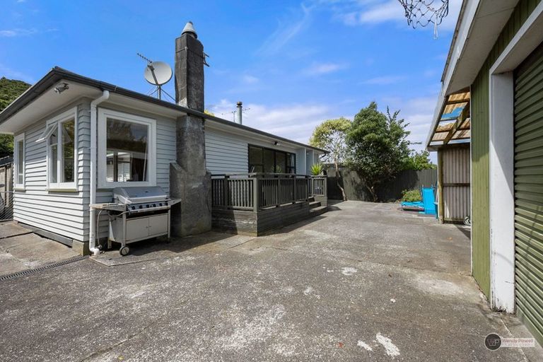 Photo of property in 32 Coast Road, Wainuiomata, Lower Hutt, 5014