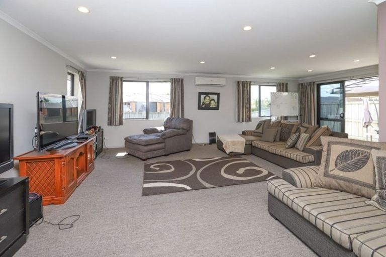 Photo of property in 2 Beckham Close, Grandview Heights, Hamilton, 3200