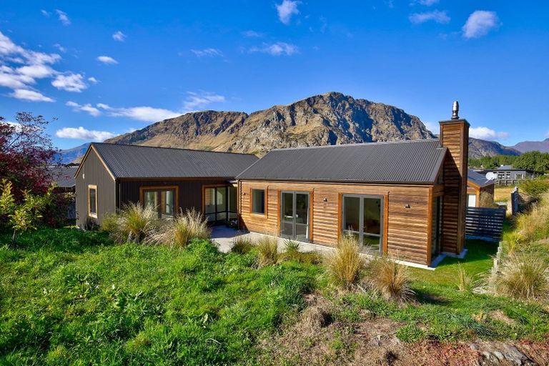Photo of property in 16 Harrys Close, Arthurs Point, Queenstown, 9371