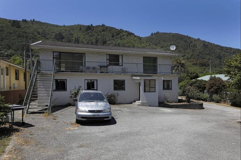 Photo of property in 91a Waikawa Road, Picton, 7220