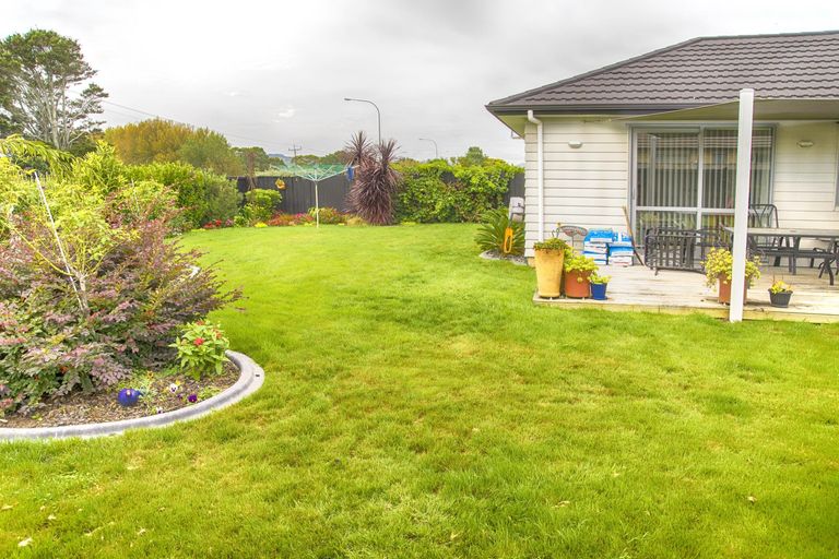 Photo of property in 18 Cooladerry Place, Rosehill, Papakura, 2113