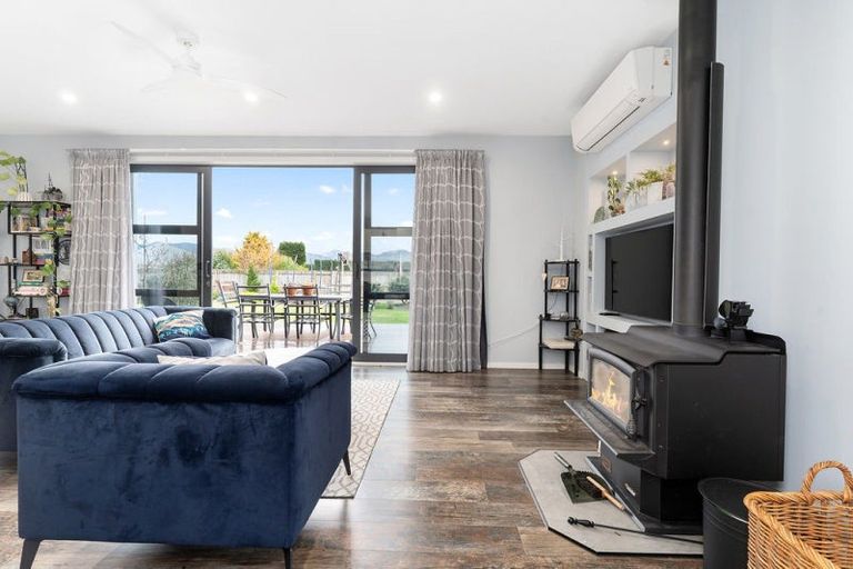 Photo of property in 7 Takahe Drive, Carterton, 5713