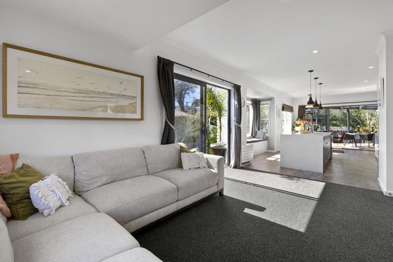 Photo of property in 15 Bracken Street, New Plymouth, 4310