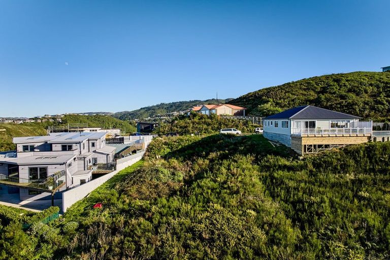 Photo of property in 33 Grumman Lane, Newlands, Wellington, 6037