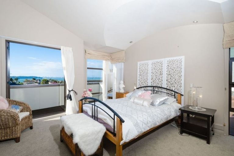 Photo of property in 135 Wiseley Road, West Harbour, Auckland, 0618