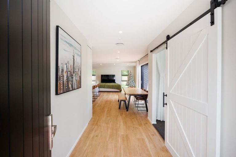 Photo of property in 27 Coutts Way, Fitzherbert, Palmerston North, 4410