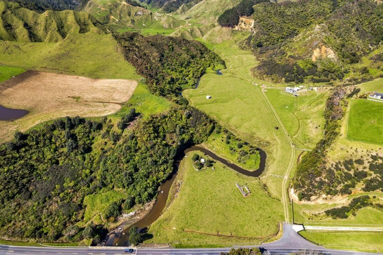 Photo of property in 4020 Mokau Road, Tongaporutu, Urenui, 4376