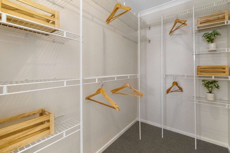 Photo of property in 16 Sam Heywood Place, Pyes Pa, Tauranga, 3112