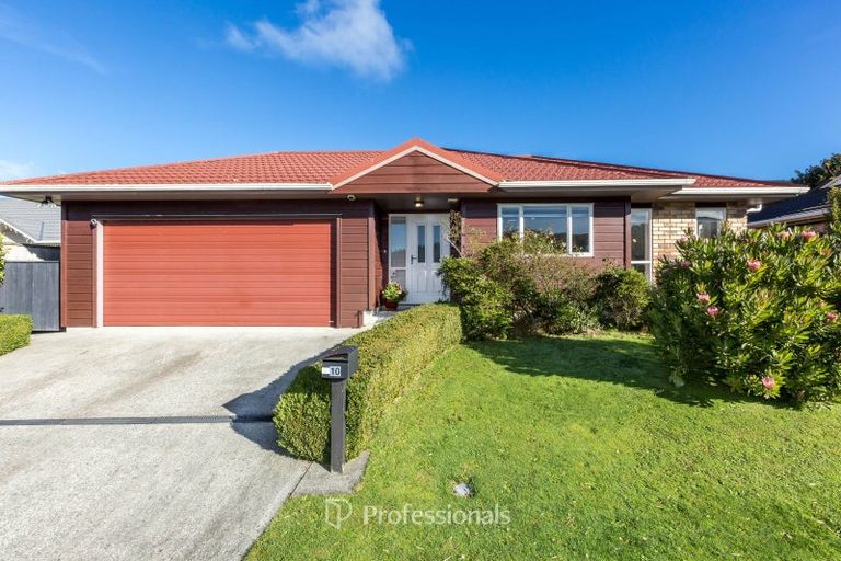 Photo of property in 10 Mcewen Crescent, Riverstone Terraces, Upper Hutt, 5018