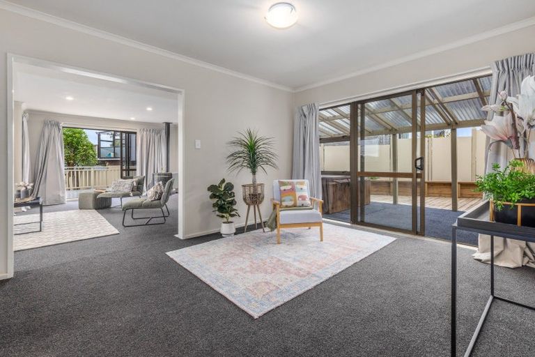 Photo of property in 30 Kinloch Place, Papakowhai, Porirua, 5024