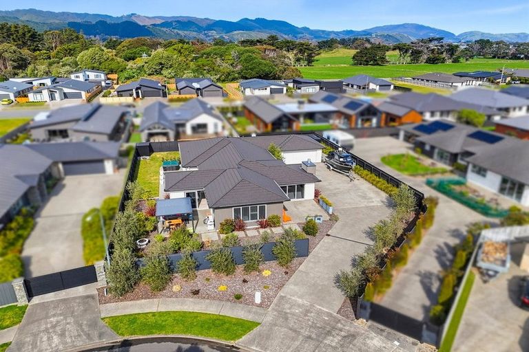 Photo of property in 18 Petrel Close, Paraparaumu Beach, Paraparaumu, 5032